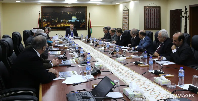 Palestinian Prime Minister, Rami Hamdallah, chairs a meeting of the council Ministers, in the West Bank city of Ramallah, on November 22, 2016. Photo by Prime Minister Office