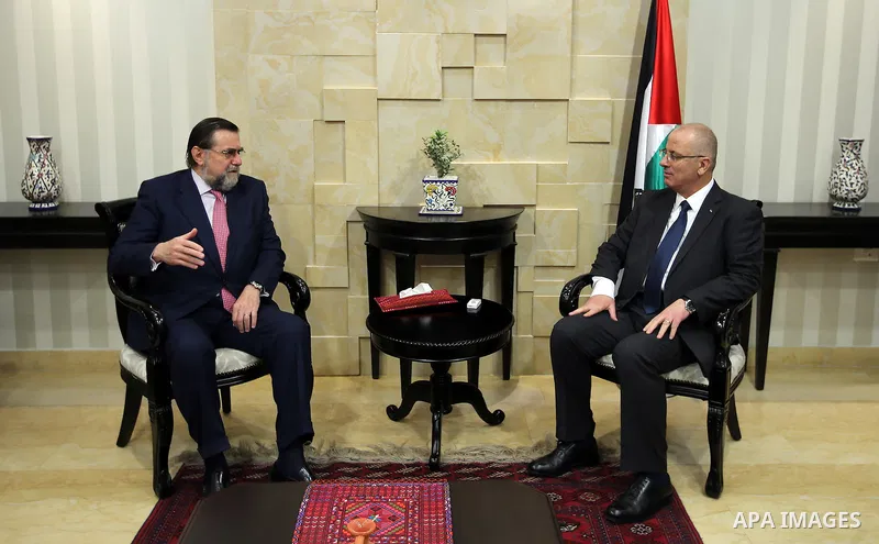 Palestinian Prime Minister, Rami Hamadallah, meets with the European ambassadors and consuls, in the West Bank city of Ramallah, on Nov 23, 2016. Photo by Prime Minister Office