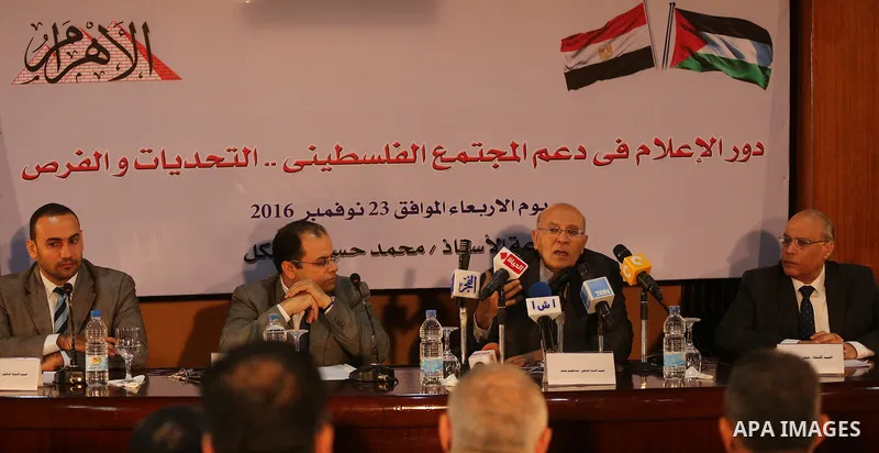 Palestinian Journalists attend a press conference, in Cairo, Egypt, on November 23, 2016. Photo by Yasser Qudih