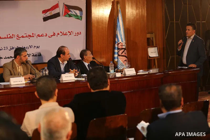 Palestinian and Egyptian Journalists attend a meeting about media and Palestinian society in Cairo, Egypt, on Nov. 23.2016. Photo by Yasser Qudih