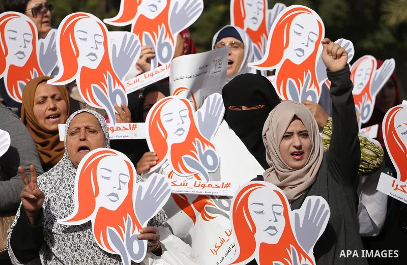 Palestinian women hold banners during international campaign against violence against women, in Gaza City, on November 24, 2016. Photo by Mohammed Asad