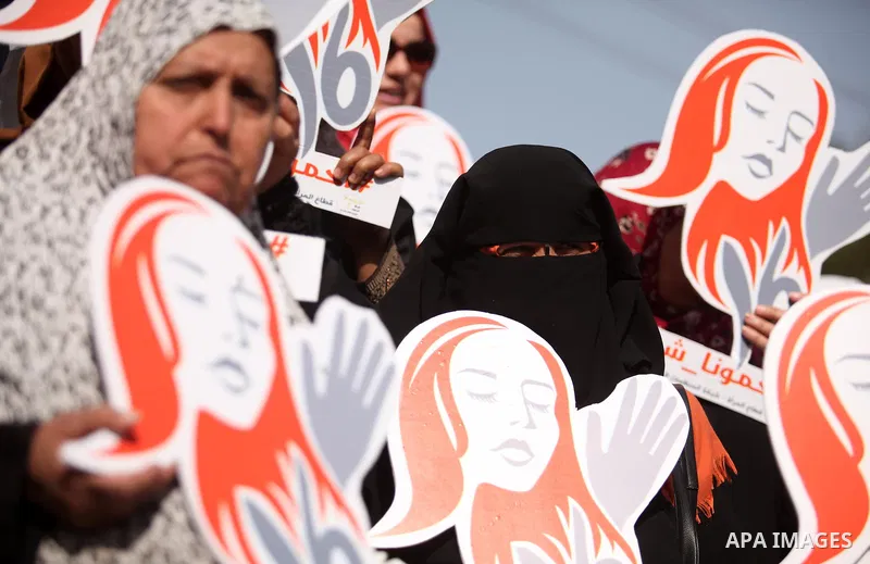 Palestinian women hold banners during international campaign against violence against women, in Gaza City, on November 24, 2016. Photo by Ashraf Amra