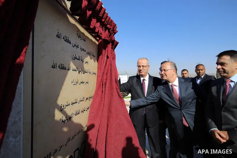Palestinian Prime Minister Rami Hamdallah attends a ceremony of laying the foundation stone of the Jenin power plant, in the West Bank city of Jenin, on Nov. 24, 2016. Photo by Prime Minister Office