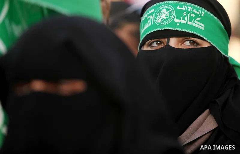 Palestinian women supporter Hamas movement take part in a rally in Gaza city on November 25, 2016. Photo by Ashraf Amra