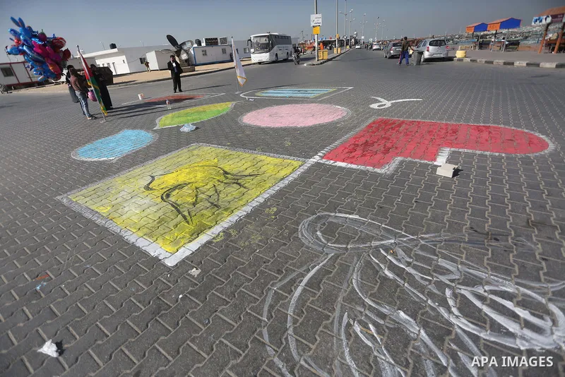 Palestinians take part in the international campaign against violence against women, at the seaport in Gaza City, on November 27, 2016. Photo by Mohammed Asad