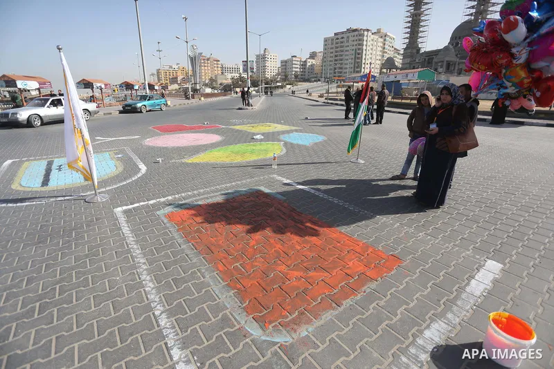 Palestinians take part in the international campaign against violence against women, at the seaport in Gaza City, on November 27, 2016. Photo by Mohammed Asad