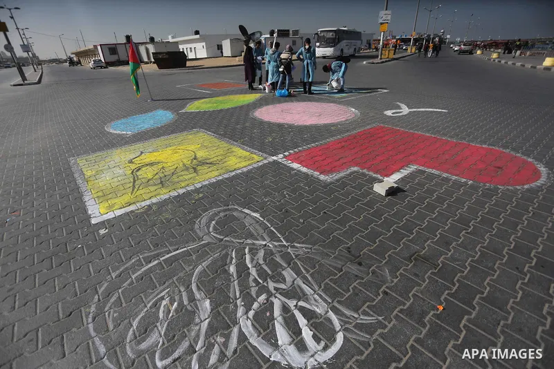 Palestinians take part in the international campaign against violence against women, at the seaport in Gaza City, on November 27, 2016. Photo by Mohammed Asad