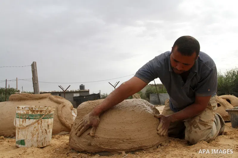 A Palestinian man, Iyad Abu Samhadana, prepares the clay ovens to earn their living, in Rafah in the southern Gaza Strip, on November 27, 2016. Photo by Abed Rahim Khatib