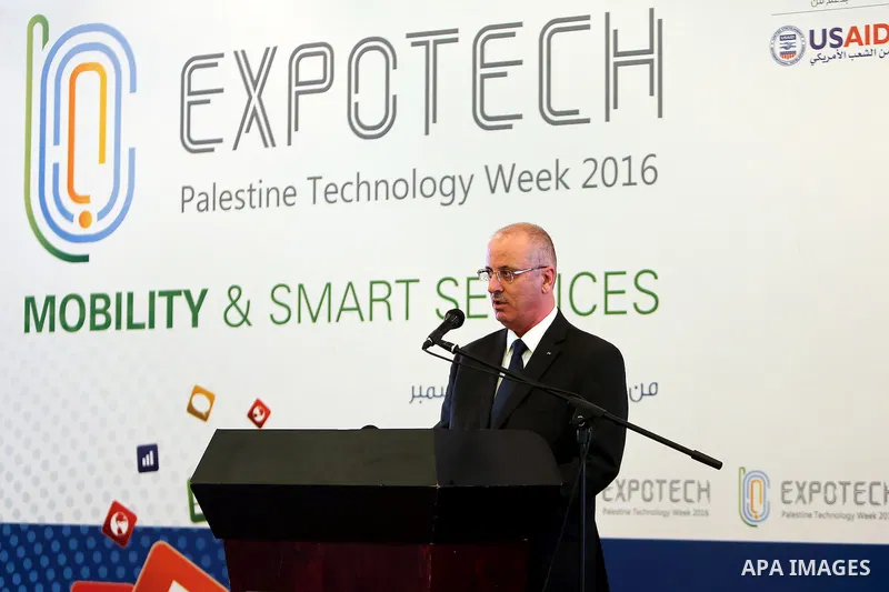 Palestinian prime Minister, Rami Hamdalah, attends the Week Palestine technological XIII Expotech 2016, in the West Bank city of Ramallah, on November 27, 2016. Photo by Prime Minister Office