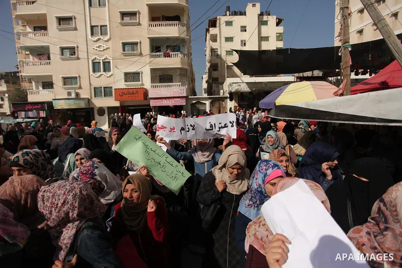 Palestinian students from the Al-Aqsa University, take part in a protest to demand their rights, in Gaza city, on November 28, 2016. Photo by Ashraf Amra