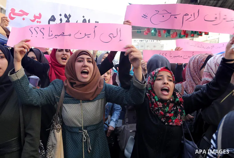 Palestinian students from the Al-Aqsa University, take part in a protest to demand their rights, in Gaza city, on November 28, 2016. Photo by Ashraf Amra