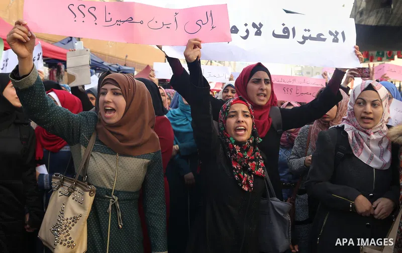 Palestinian students from the Al-Aqsa University, take part in a protest to demand their rights, in Gaza city, on November 28, 2016. Photo by Ashraf Amra
