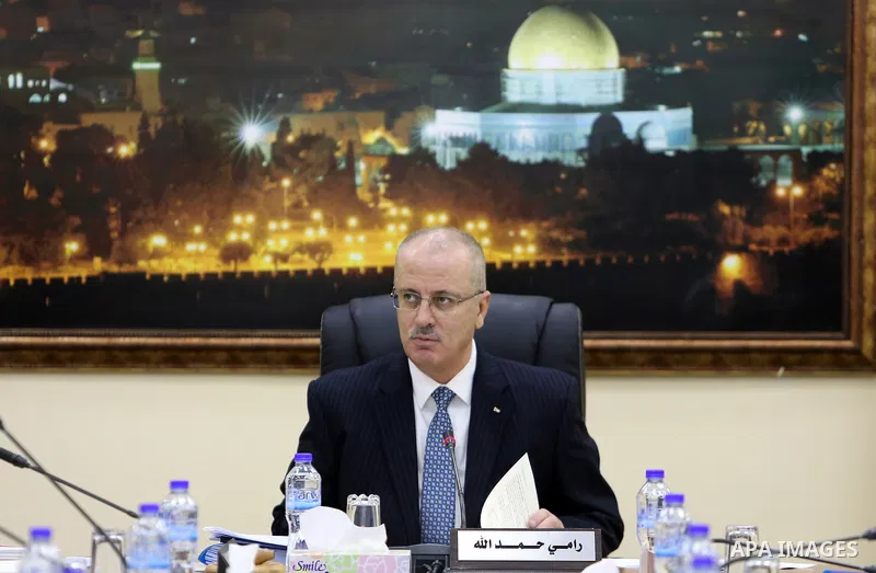 Palestinian Prime Minister, Rami Hamdallah, chairs a meeting of the council Ministers, in the West Bank city of Ramallah, on November 29, 2016. Photo by Prime Minister Office