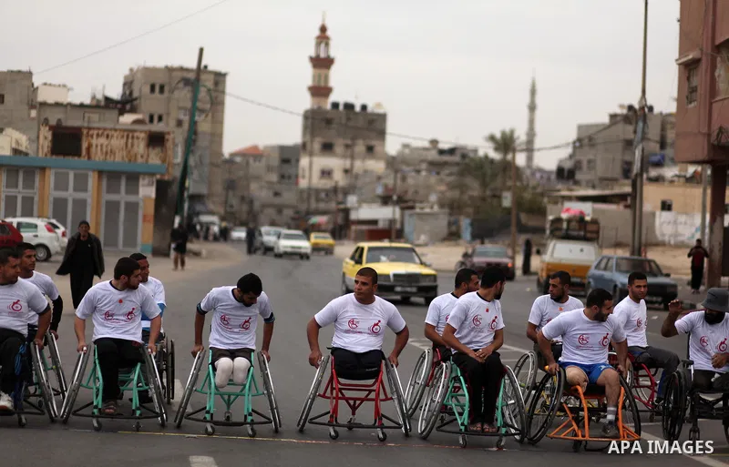 Palestinian men on wheelchairs to compete in a marathon organized for the Palestinians who have been wounded as a result of wars, in the November 29, 2016 in Gaza City. Tens of thousands of Gaza residents are learning to...