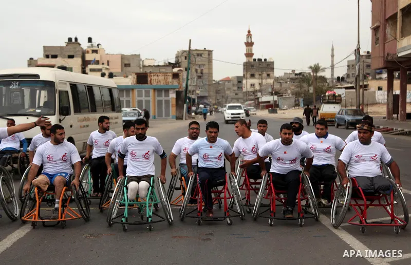 Palestinian men on wheelchairs to compete in a marathon organized for the Palestinians who have been wounded as a result of wars, in the November 29, 2016 in Gaza City. Tens of thousands of Gaza residents are learning to...