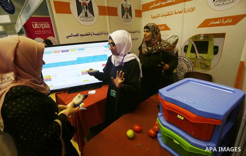 Palestinians attend to the Expotech exhibition for telecom and information technology, in Gaza City on November 30, 2016. Photo by Mohammed Asad