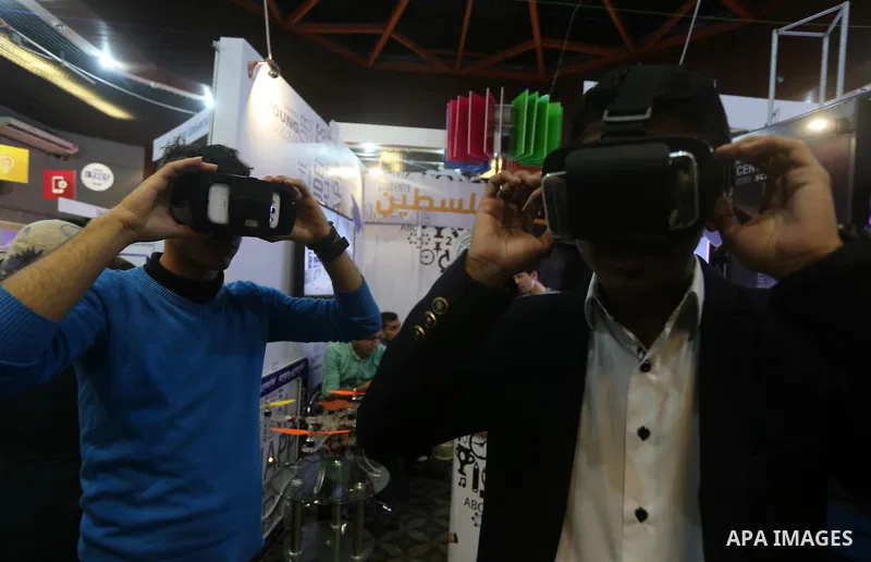 Palestinians attend to the Expotech exhibition for telecom and information technology, in Gaza City on November 30, 2016. Photo by Mohammed Asad