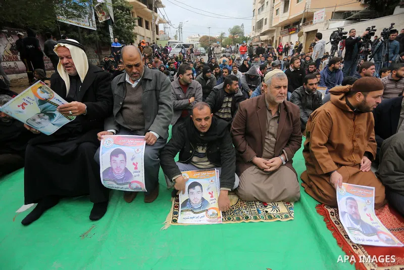 Palestinian supporters of the Islamic Jihad Movement attend Friday prayers to show solidarity with Palestinian prisoners on hunger strike in Israeli Jails, in front of Red cross office in Gaza city, on Dec. 02, 2016. Pho...