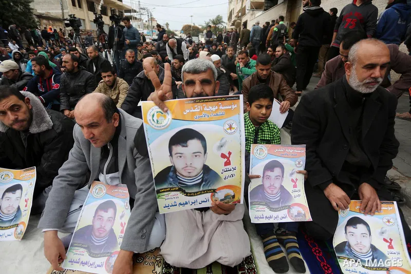Palestinian supporters of the Islamic Jihad Movement attend Friday prayers to show solidarity with Palestinian prisoners on hunger strike in Israeli Jails, in front of Red cross office in Gaza city, on Dec. 02, 2016. Pho...