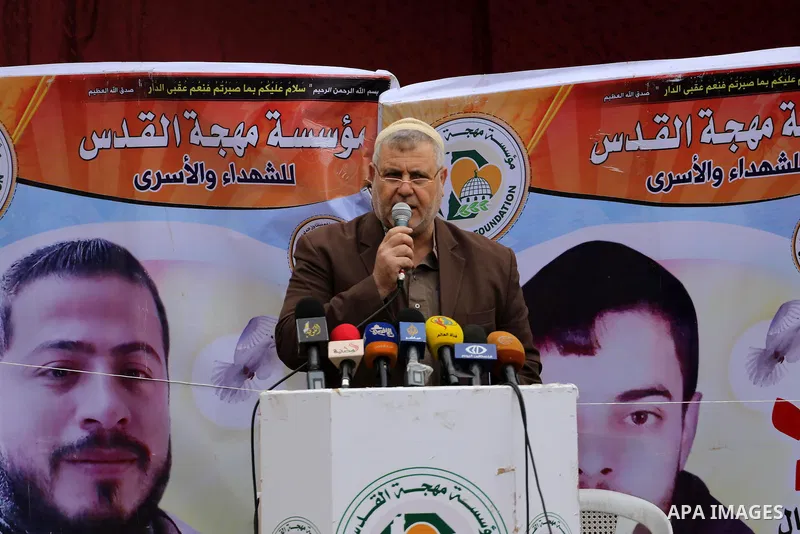 Islamic Jihad leader Khaled al-Batsh delivers a speech during Friday prayers to show solidarity with Palestinian prisoners on hunger strike in Israeli Jails, in front of Red cross office in Gaza city, on Dec. 02 0.2016....