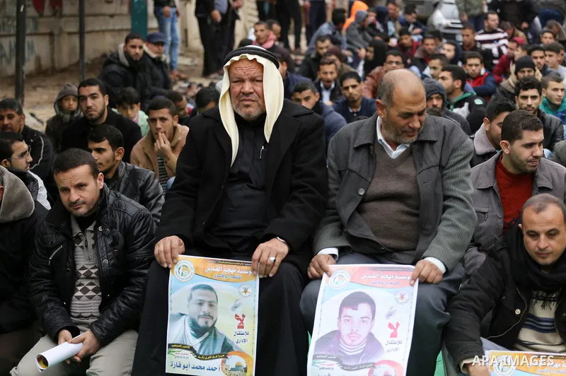 Palestinian supporters of the Islamic Jihad Movement attend Friday prayers to show solidarity with Palestinian prisoners on hunger strike in Israeli Jails, in front of Red cross office in Gaza city, on Dec. 02, 2016. Pho...