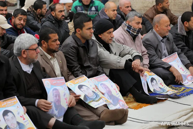 Palestinian supporters of the Islamic Jihad Movement attend Friday prayers to show solidarity with Palestinian prisoners on hunger strike in Israeli Jails, in front of Red cross office in Gaza city, on Dec. 02, 2016. Pho...