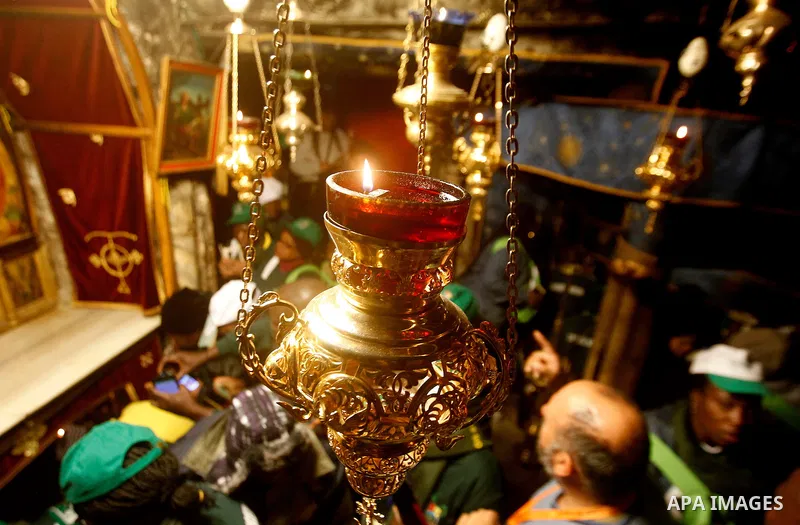 Visitors visit the holy star where Jesus Christ is believed to have been born inside the holy cave in the Church of Nativity during a Christmas tree lighting ceremony in the West Bank town of Bethlehem December 3, 2016....