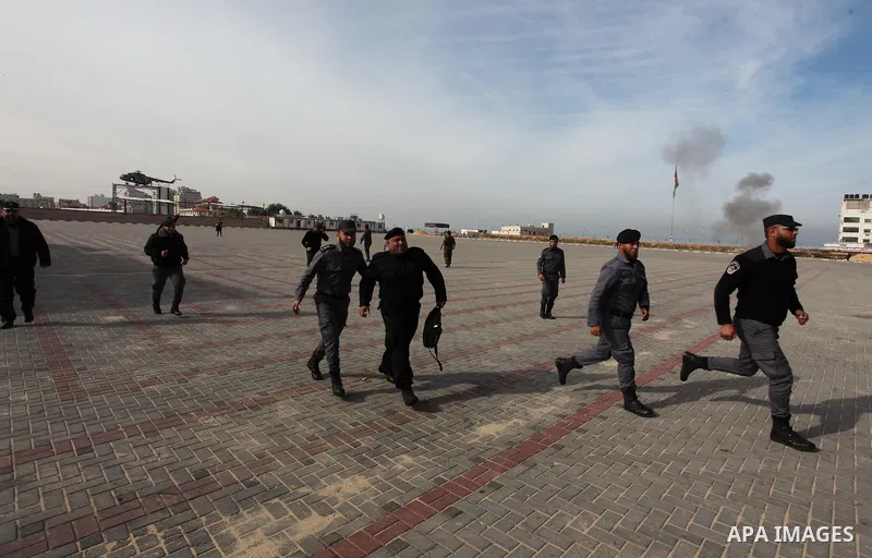 Palestinian policemen take part in a drill, in Gaza city, on December 4, 2016. Photo by Ashraf Amra