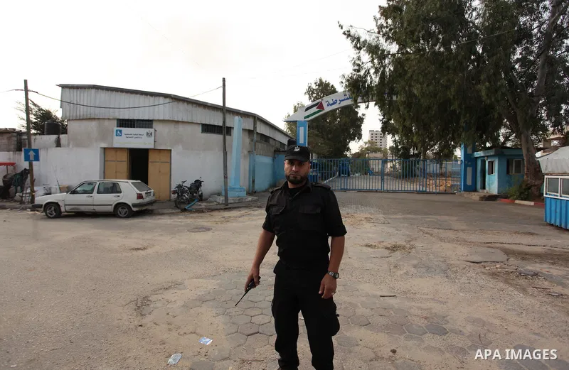 Palestinian policemen take part in a drill, in Gaza city, on December 4, 2016. Photo by Ashraf Amra