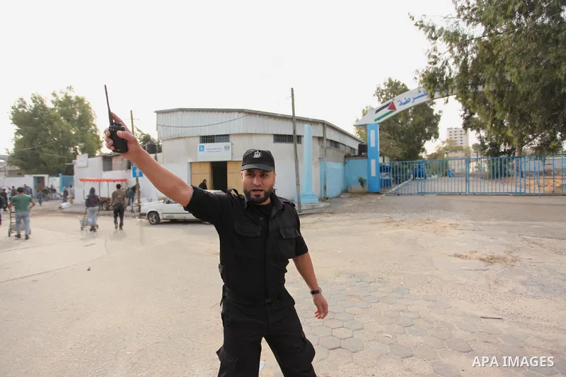 Palestinian policemen take part in a drill, in Gaza city, on December 4, 2016. Photo by Ashraf Amra