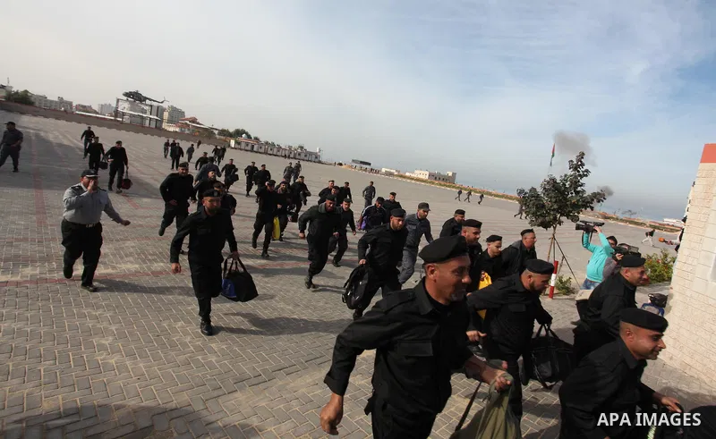 Palestinian policemen take part in a drill, in Gaza city, on December 4, 2016. Photo by Ashraf Amra