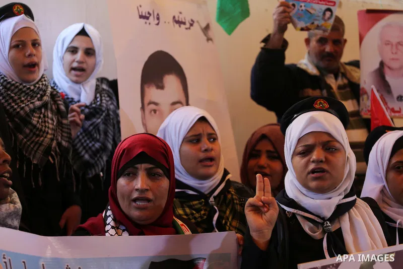 Palestinians take part during a protest to show solidarity with Palestinian prisoners held in Israeli Jails, in front of Red cross office in Gaza city, on December 5, 2016. Photo by Mohammed Asad