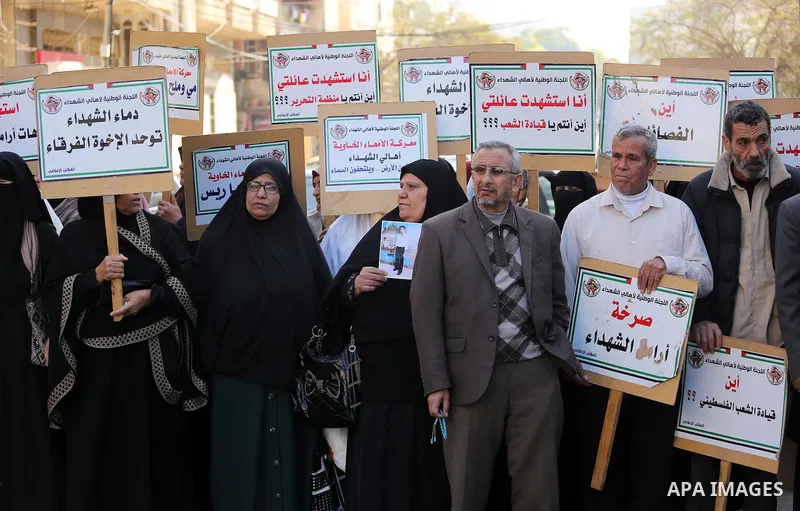 Palestinian families of martyrs take part a protest to demand their rights and salaries, in front of Red cross office in Gaza city, on December 5, 2016. Photo by Mohammed Asad