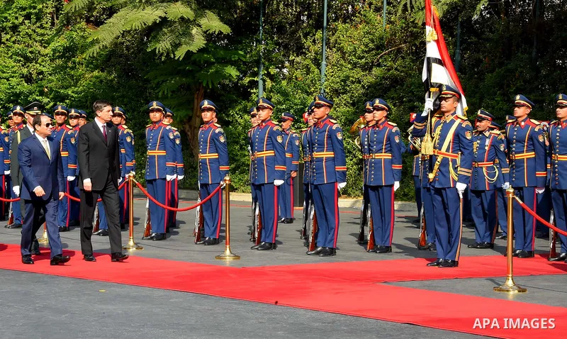 Egyptian President Abdel Fattah al-Sisi and Slovenian President Borut Pahor inspect the honor guard in Cairo, Egypt, on December 05, 2016. Photo by Egyptian President Office