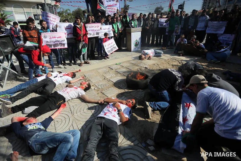 Palestinian youths take part in a protest to show solidarity with the people in Burma and Syria, in Gaza city on December 6, 2016. Photo by Mohammed Asad