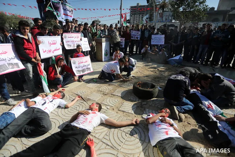 Palestinian youths take part in a protest to show solidarity with the people in Burma and Syria, in Gaza city on December 6, 2016. Photo by Mohammed Asad