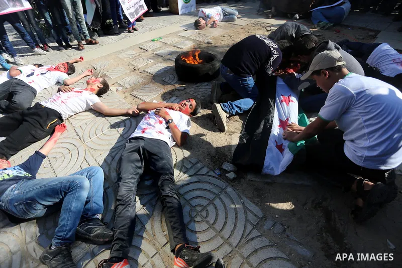 Palestinian youths take part in a protest to show solidarity with the people in Burma and Syria, in Gaza city on December 6, 2016. Photo by Mohammed Asad
