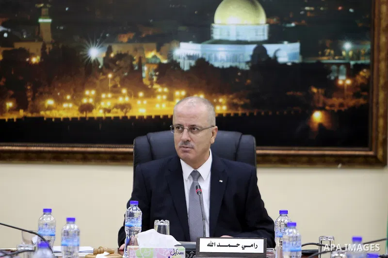 Palestinian Prime Minister, Rami Hamdallah, chairs a meeting of the council Ministers, in the West Bank city of Ramallah, on December 6, 2016. Photo by Prime Minister Office