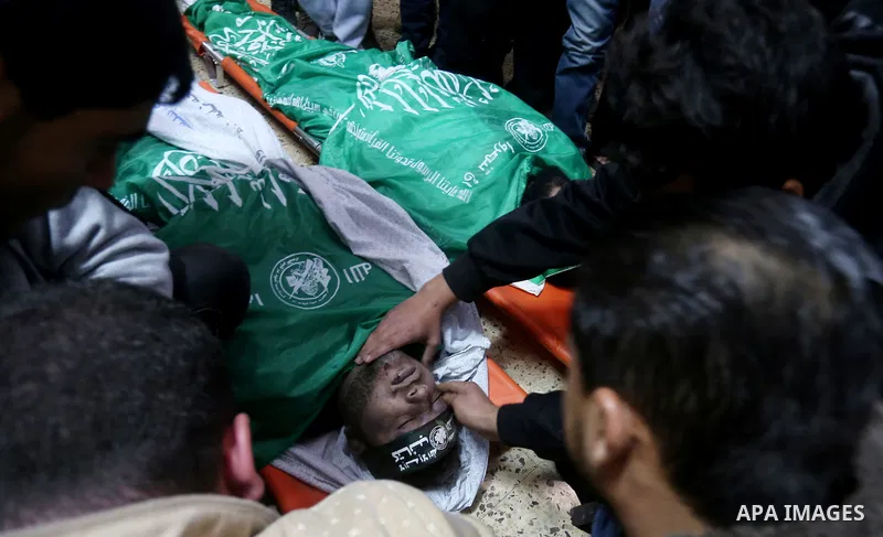 Palestinian Hamas militants with mourners carry the body of their comrade who was killed when a tunnel collapsed on Wednesday, during his funeral in Gaza City December 8, 2016. Photo by Yasser Qudih