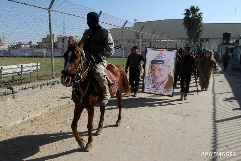 Palestinian youths loyal to the Hamas movement march during a rally in Khan Yunis in the southern Gaza Strip, December 8, 2016. Photo by Abed Rahim Khatib