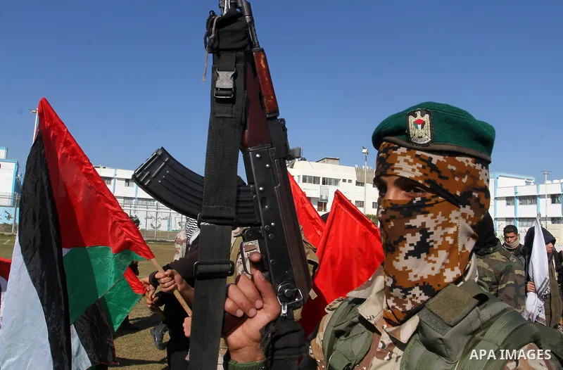 Palestinian youths loyal to the Hamas movement march during a rally in Khan Yunis in the southern Gaza Strip, December 8, 2016. Photo by Abed Rahim Khatib