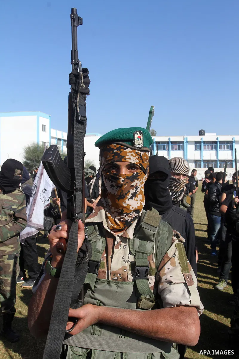 Palestinian youths loyal to the Hamas movement march during a rally in Khan Yunis in the southern Gaza Strip, December 8, 2016. Photo by Abed Rahim Khatib