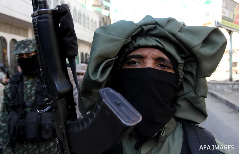 Palestinian youths loyal to the Hamas movement march during a rally in Khan Yunis in the southern Gaza Strip, December 8, 2016. Photo by Abed Rahim Khatib