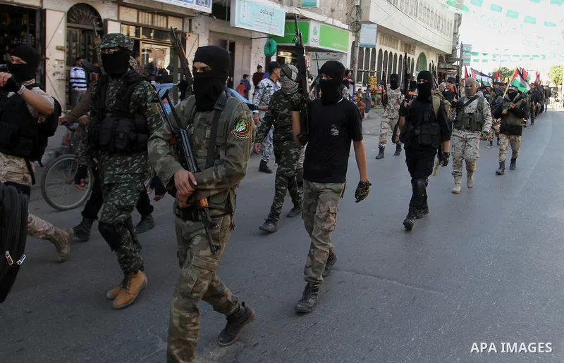 Palestinian youths loyal to the Hamas movement march during a rally in Khan Yunis in the southern Gaza Strip, December 8, 2016. Photo by Abed Rahim Khatib