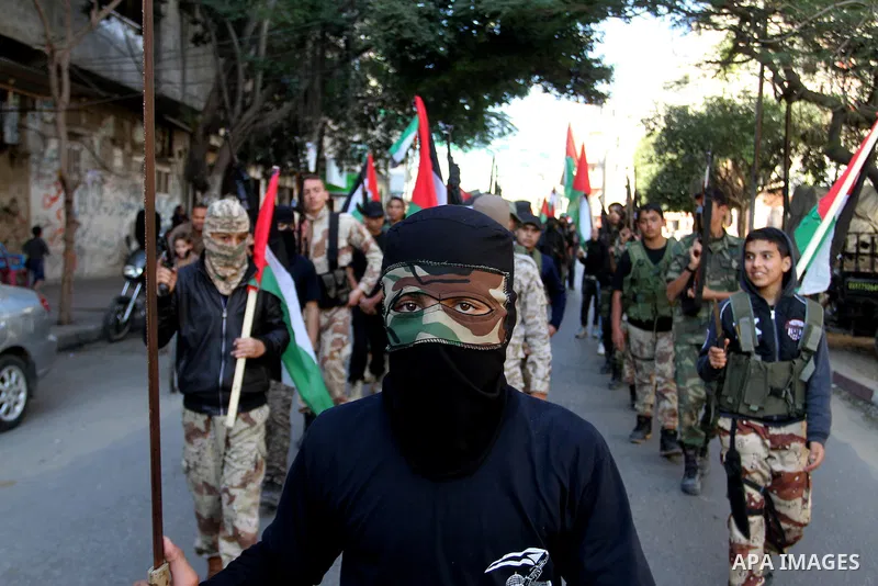 Palestinian youths loyal to the Hamas movement march during a rally in Khan Yunis in the southern Gaza Strip, December 8, 2016. Photo by Abed Rahim Khatib