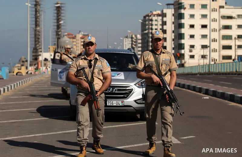 Palestinian private security guards from Castle Security company take part in an exercise during a simulation on how to secure important characters, in Gaza City on December 08, 2016. Photo by Ashraf Amra