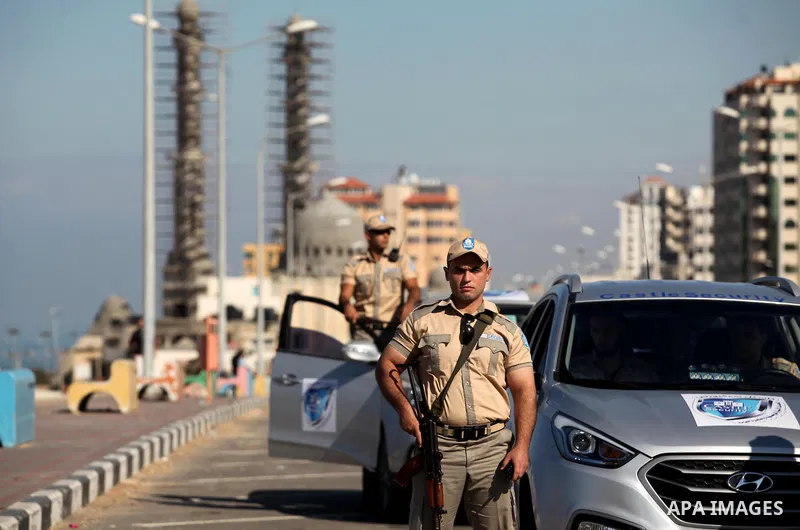 Palestinian private security guards from Castle Security company take part in an exercise during a simulation on how to secure important characters, in Gaza City on December 08, 2016. Photo by Ashraf Amra