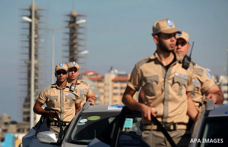 Palestinian private security guards from Castle Security company take part in an exercise during a simulation on how to secure important characters, in Gaza City on December 08, 2016. Photo by Ashraf Amra