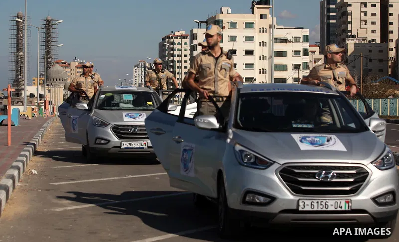 Palestinian private security guards from Castle Security company take part in an exercise during a simulation on how to secure important characters, in Gaza City on December 08, 2016. Photo by Ashraf Amra