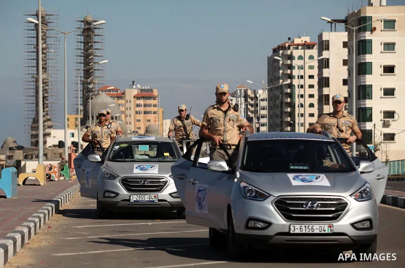 Palestinian private security guards from Castle Security company take part in an exercise during a simulation on how to secure important characters, in Gaza City on December 08, 2016. Photo by Ashraf Amra